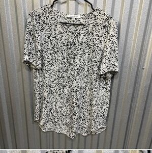 Adrianna Papel blue floral print ruffle short sleeves V-neck blouse size large